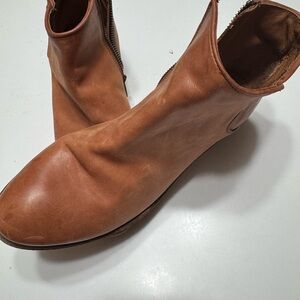 FRYE women’s Tan ankle boots